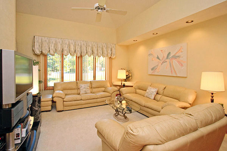 Airport Community and Hangar Homes For Sale in Florida (7FL6)