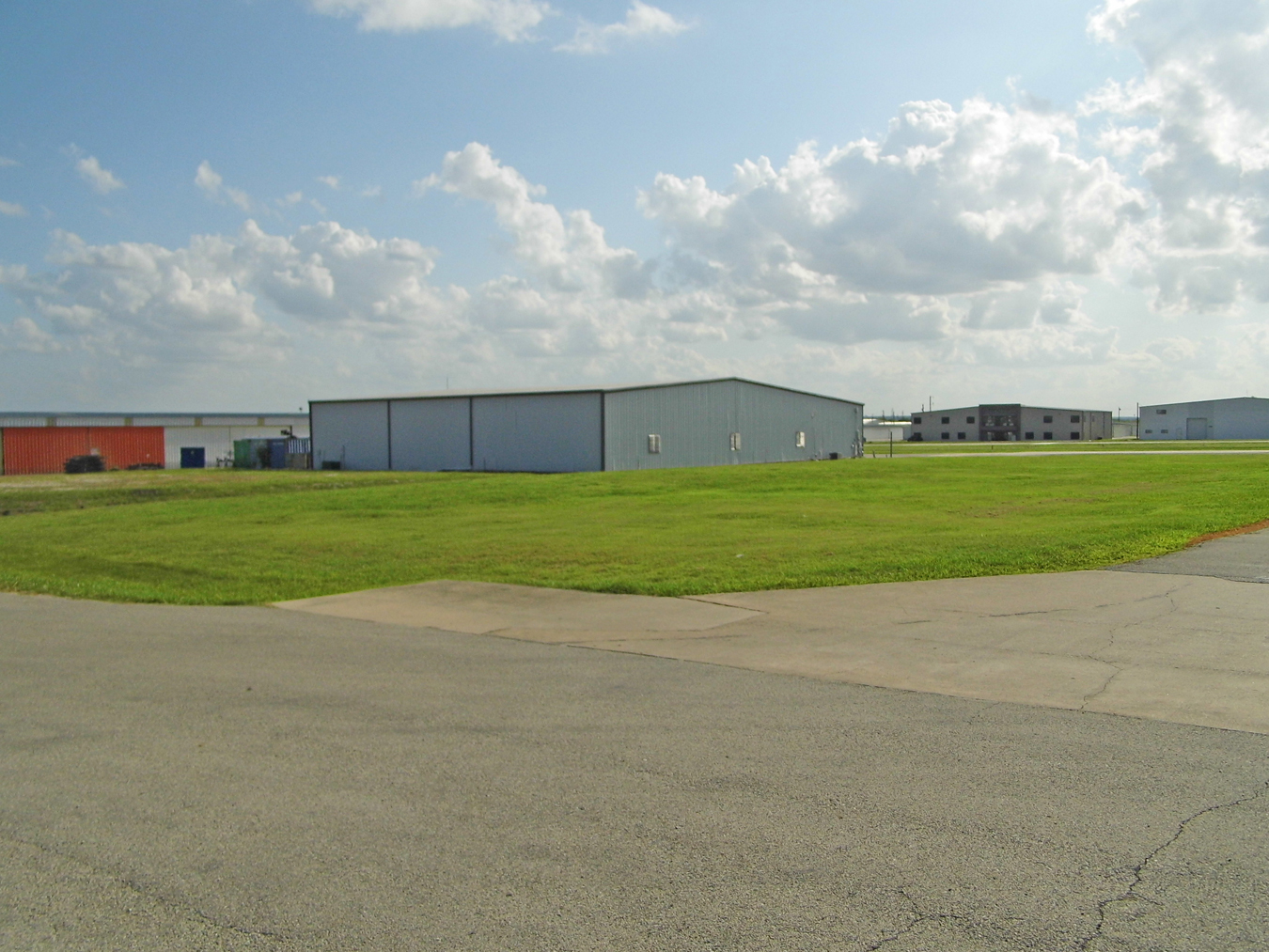 Hangar Home Offices Apartment For Sale NW Regional Airport Aero Valley Airport, Texas; Paved