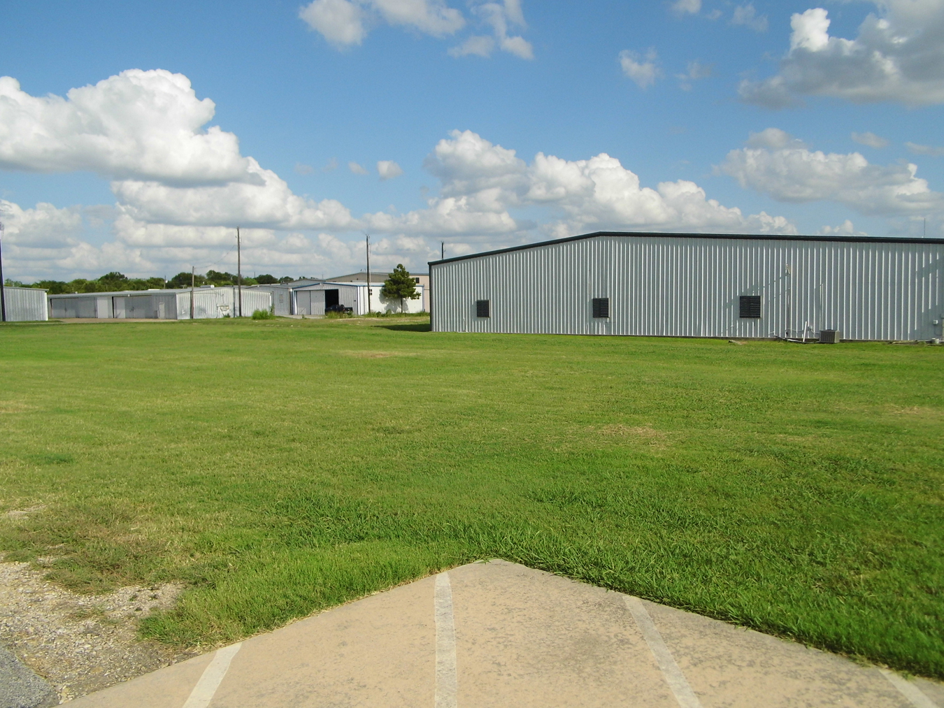 Hangar Home Offices Apartment For Sale NW Regional Airport Aero Valley Airport, Texas; Paved