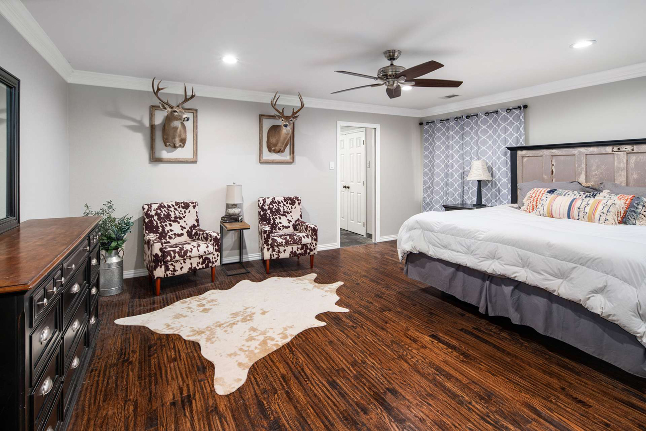 Homes with hangars and hangar homes for Sale Eagles Nest, Midlothian