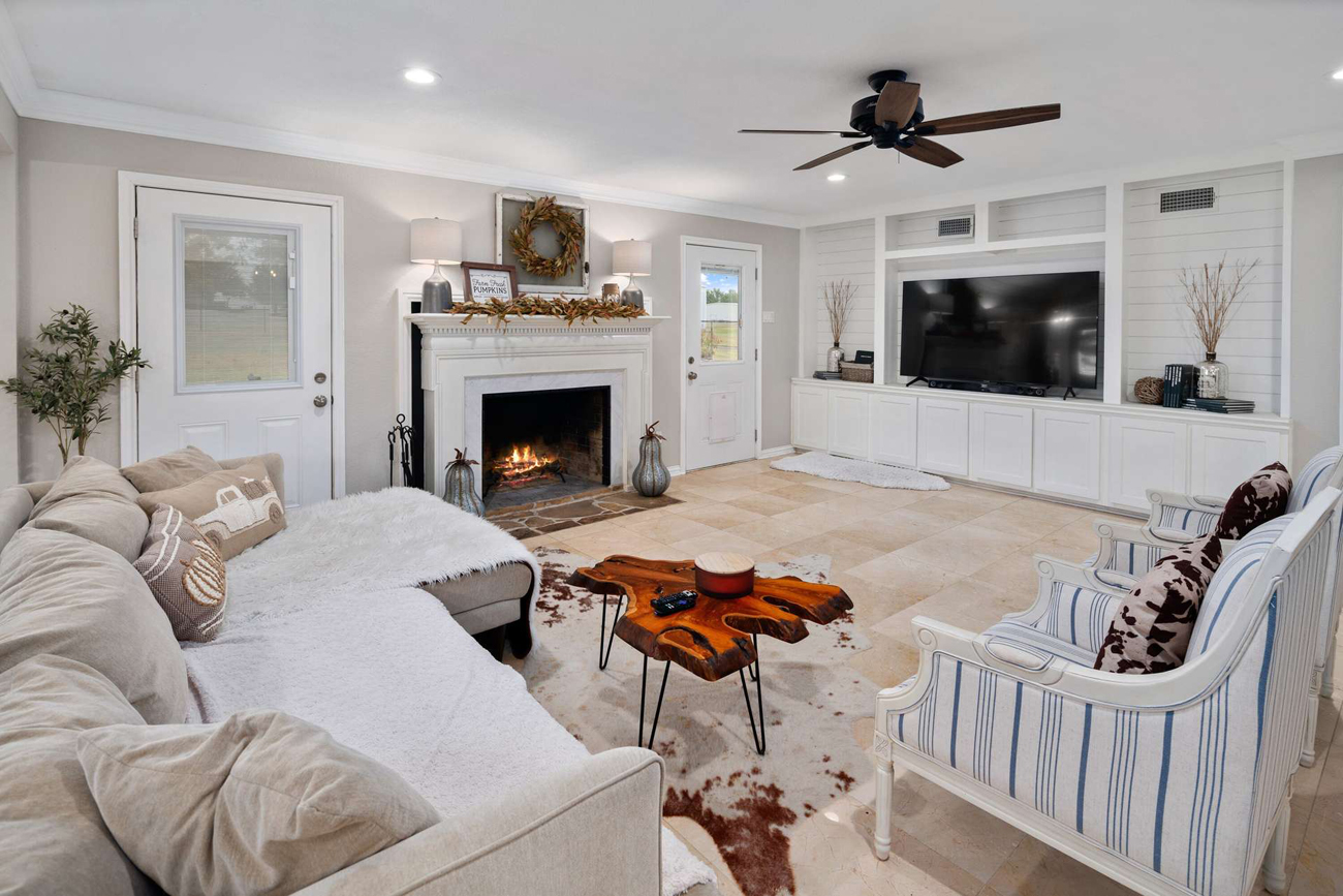 Homes with hangars and hangar homes for Sale Eagles Nest, Midlothian