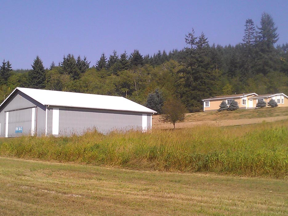 Homes with hangars for sale in Washington (0WA2)